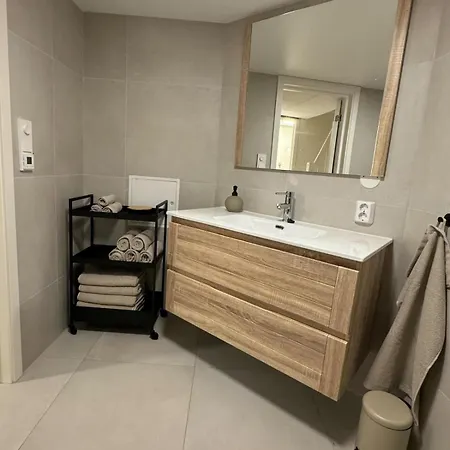 Large 1 Kilometer To Bryggen *