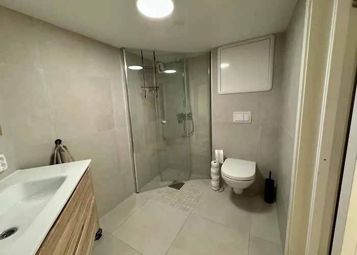 Large 1 Kilometer To Bryggen