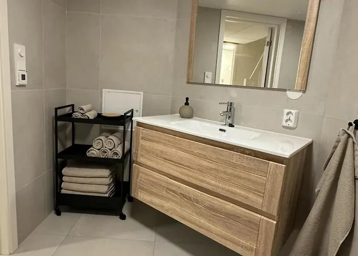 Large 1 Kilometer To Bryggen *