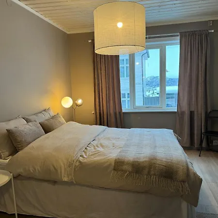 Large 1 Kilometer To Bryggen *